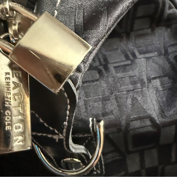 Kenneth Cole Reaction Black Monogram Duffle Bag w/ Lock & Keys Travel - Picture 4 of 5
